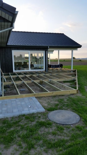 Tømrer - opbygning af træterrasse i Svendborg
